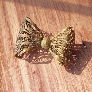 Antique 1920s Filigree Dimensional Bow Brooch